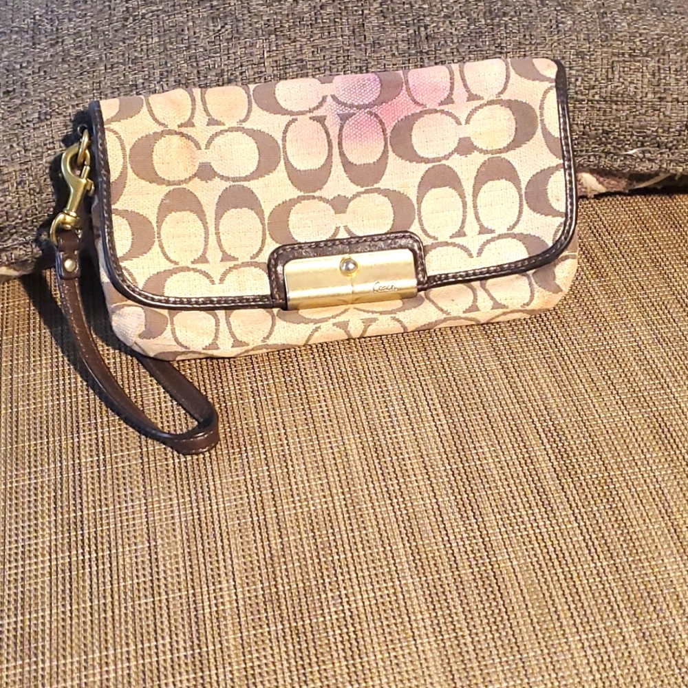 PRELOVED Coach Signature Wristlet